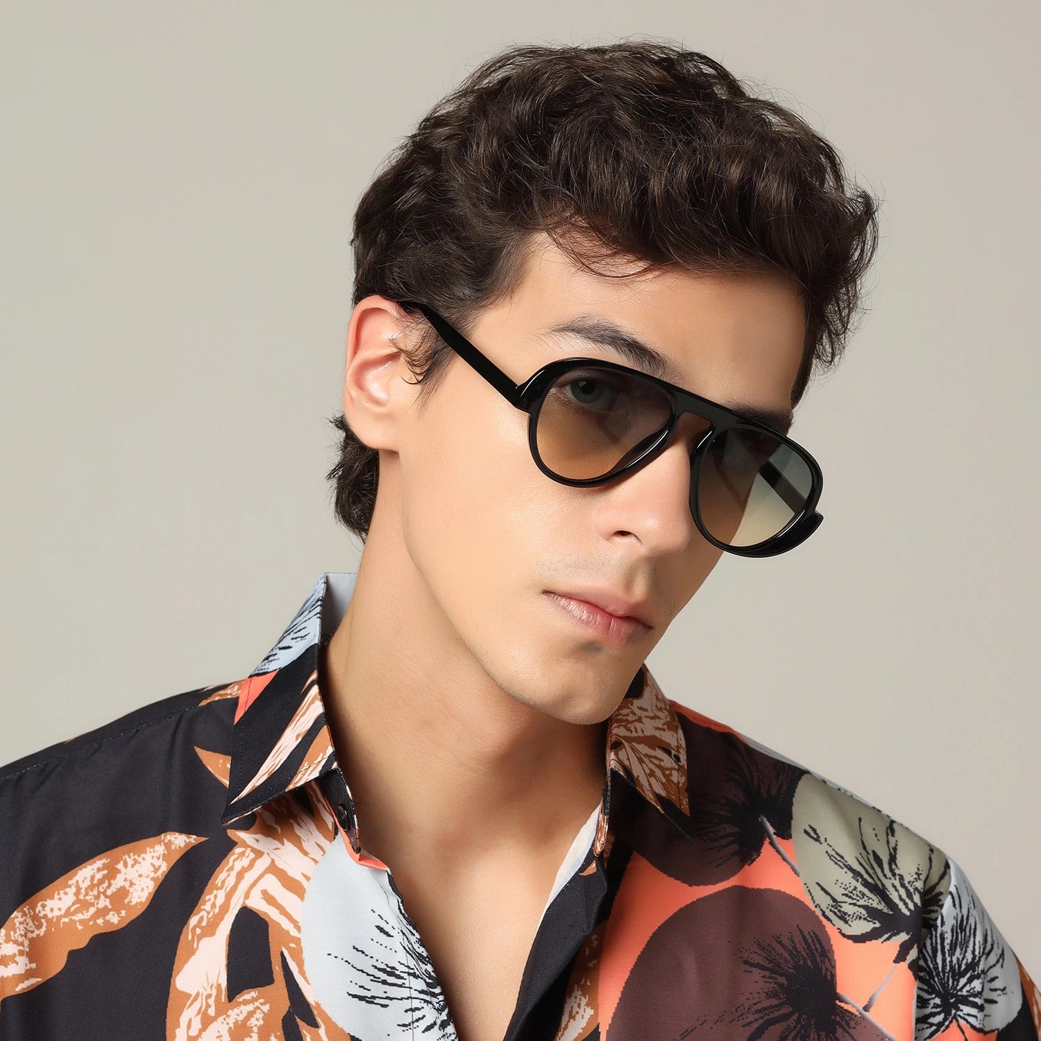 Stylish Pilot Shape Black Sunglasses Women and men LKSM488-BLK